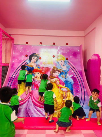 TRƯỜNG MẦM NON HOÀNG CÚC TỔ CHỨC HOẠT ĐỘNG THAM QUAN, TRẢI NGHIỆM TẠI KHU VUI CHƠI ABC KIDS