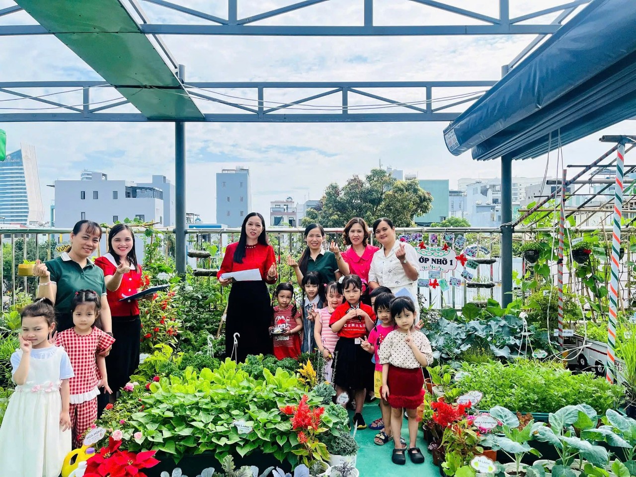 TRƯỜNG MẦM NON HOÀNG CÚC TỔ CHỨC CHẤM LẦN 2 HỘI THI “THIẾT KẾ MÔ HÌNH VƯỜN RAU CỦA BÉ