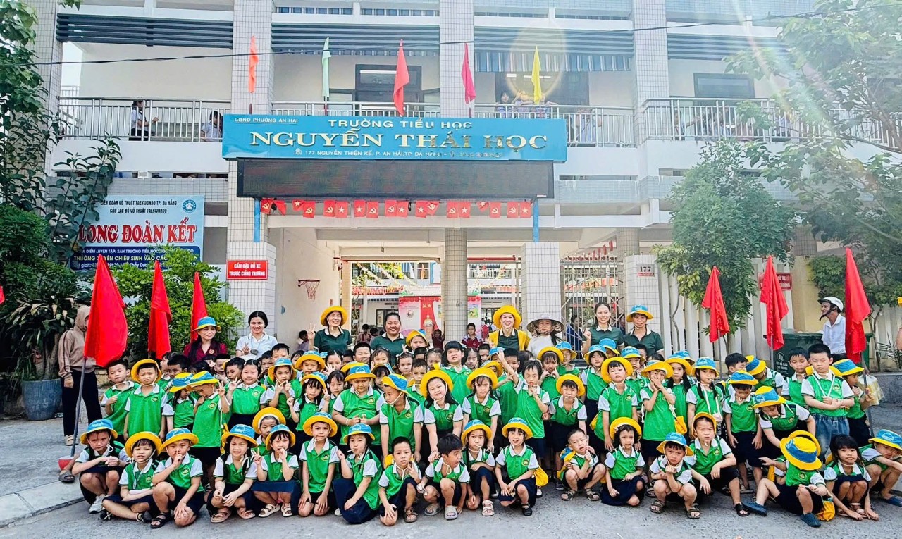 TRƯỜNG MẦM NON HOÀNG CÚC TỔ CHỨC CHO TRẺ MẪU GIÁO LỚN THAM QUAN, TRẢI NGHIỆM TẠI TRƯỜNG TIỂU HỌC